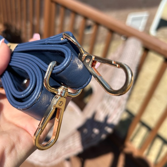 Elegant Navy Floral Handbag - Picture 5 of 13